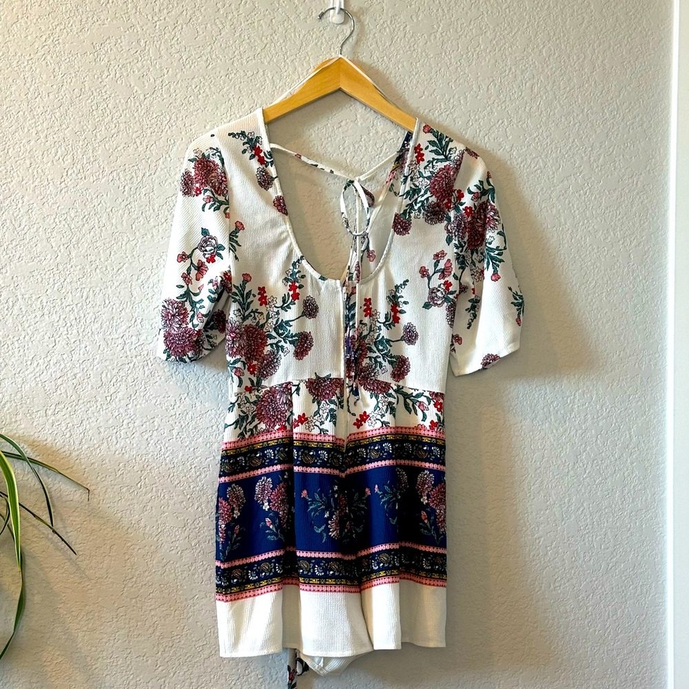 Blue Rain Floral Print Romper 
Size L